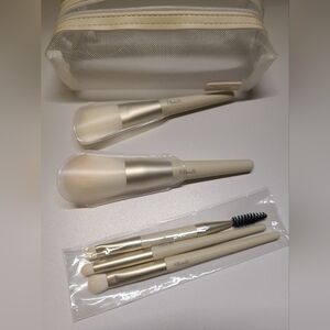 Fillimilli Makeup Brush Set in Cream and Silver